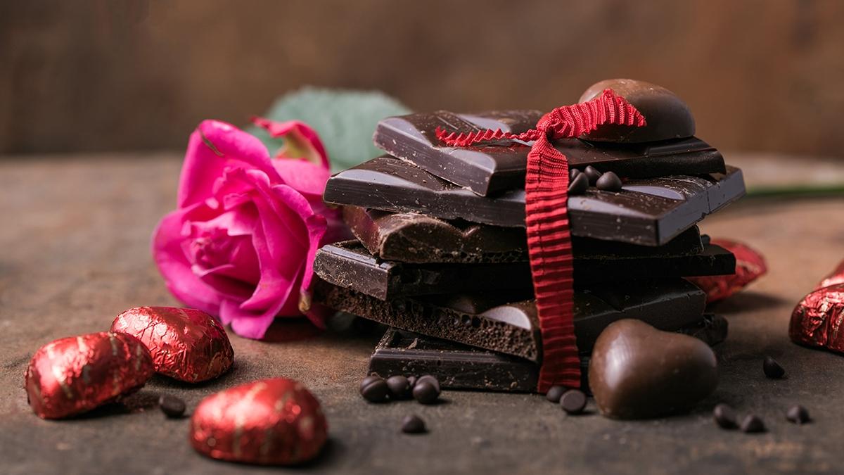 Chocolate with ribbon, rose  and heart on St. Valentine's day lo