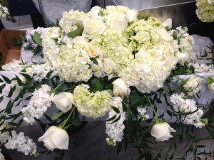 white flower wedding centerpiece arrangement