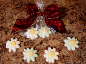 DIY Flower Soap Wrapped in a Plastic Bag and Tied With a Festive Bow DIY Flower Soap Wrapped in a Plastic Bag and Tied With a Festive Bow