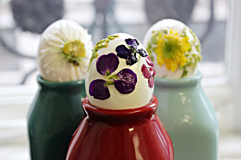 diy easter eggs with pressed flower easter eggs