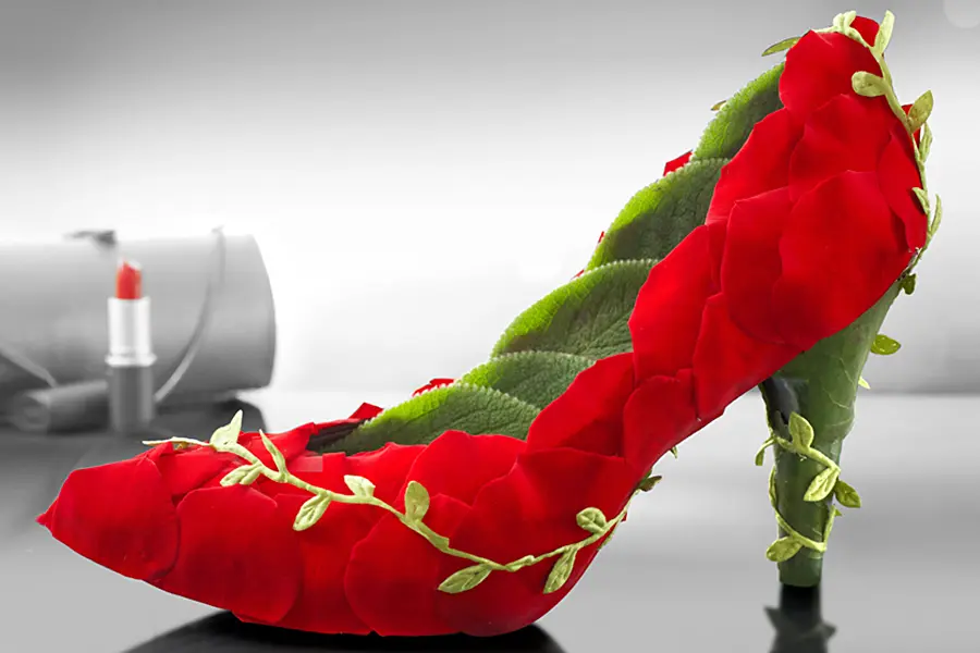 shoe-made-out-of-roses