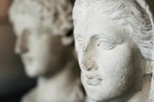 Archaic smile in ancient sculpture