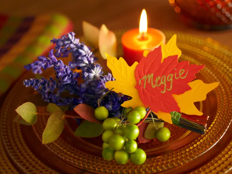 thanksgiving table settings with fall leaf with floral place card