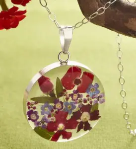 Fresh Mixed Flower Circle Pendant Necklace