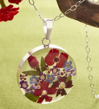 Fresh Mixed Flower Circle Pendant Necklace