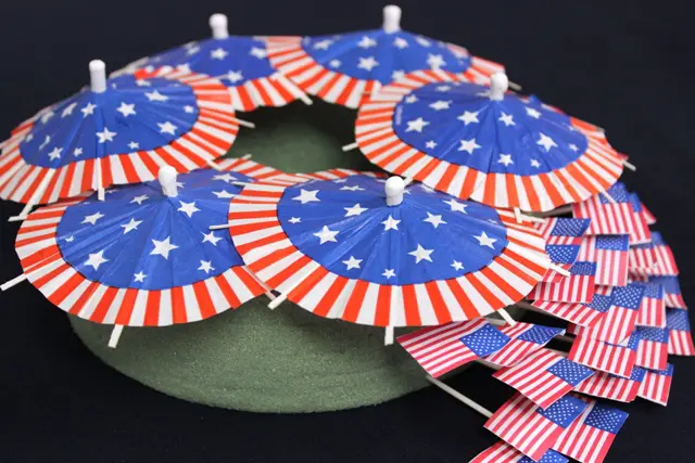 4th of July Wreath with arranging american flag toothpick umbrellas