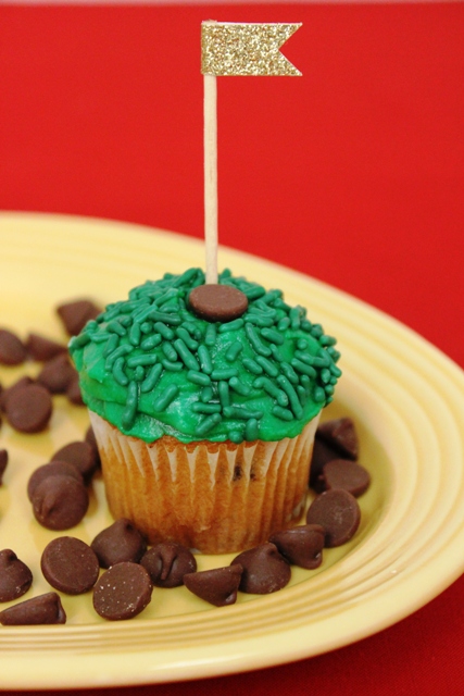 Mini Father's Day Golf Cupcake With Toothpick Flag Stick and Chocolate Chip Putt