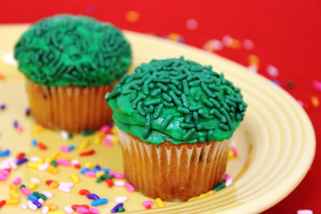 Mini Father's Day Golf Cupcakes Topped With Green Sprinkles
