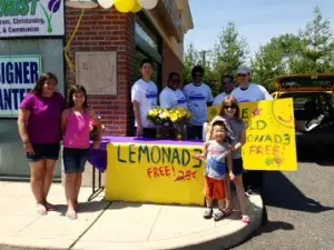 7-8-13-Summer-of-Smiles-Lemonade-Stand-2