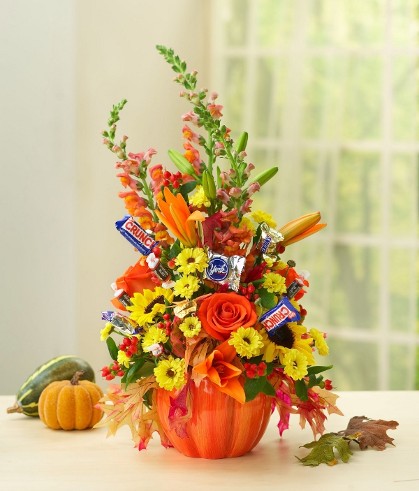 DIY Halloween Crafts: Halloween Flower Arrangement with Halloween Candy