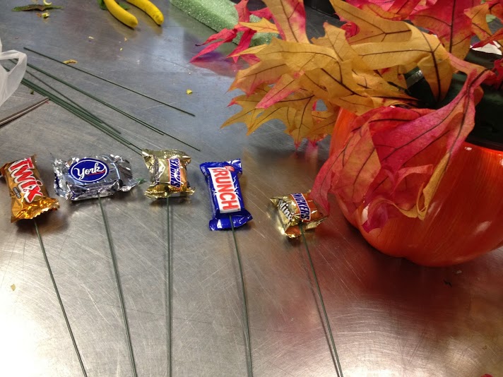 diy halloween crafts with candies on wire sticks