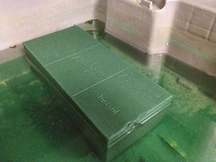 diy halloween crafts with floral foam soaking in water