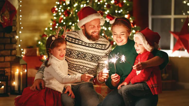 Mom’s Guide: 9 Christmas Activities for Your Family to Enjoy Christmas activities for families hero