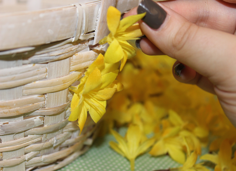floral-diy-easter-basket_attach-flowers