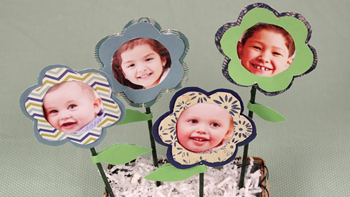 Mother’s Day Crafts for Kids: DIY Photo Flowers With Free Printable Template