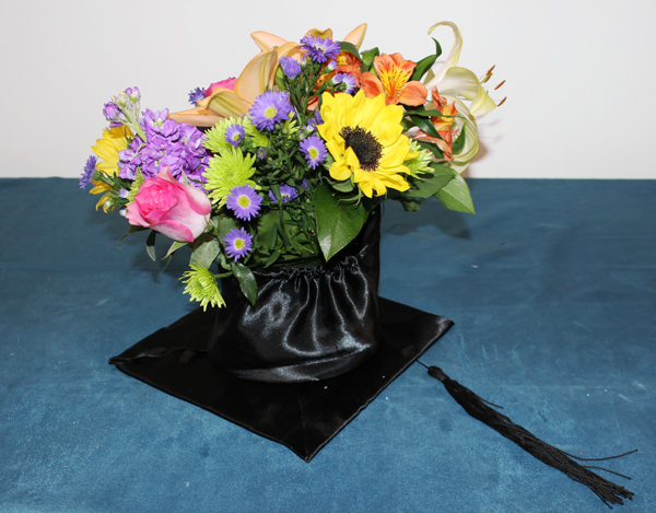 diy-graduation-cap-centerpiece-final