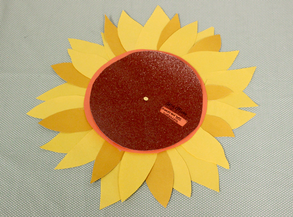a photo of a sunflower wheel of appreciation: mom makes the best breakfast message