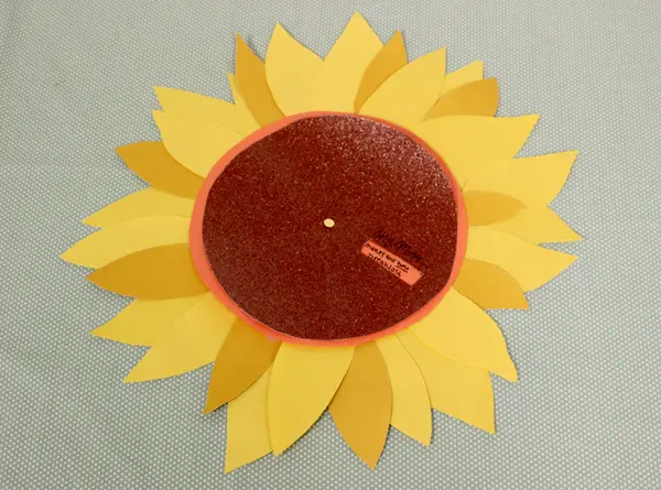 a photo of a sunflower wheel of appreciation: mom makes the best breakfast message
