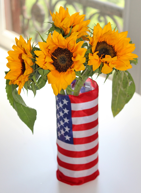 DIY 4th of July Decoration: American Flag Vase