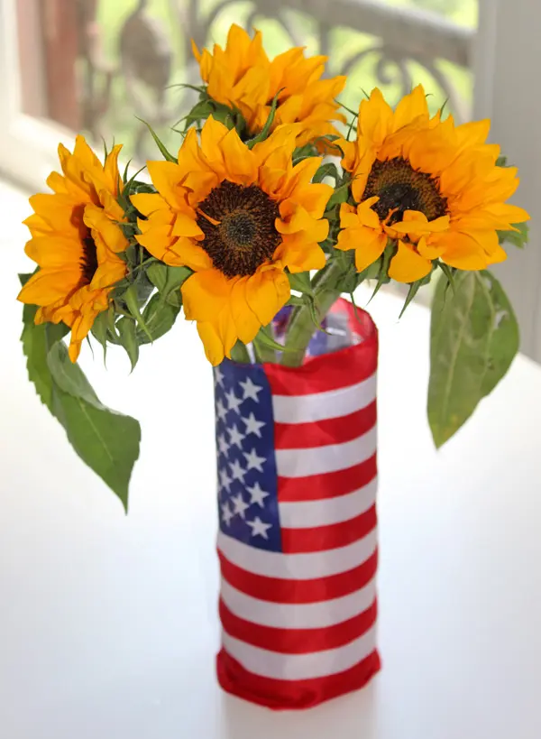 DIY 4th of July Decoration: American Flag Vase