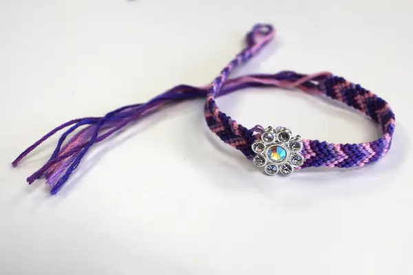 How to Make Friendship Bracelets – 1800Flowers Petal Talk