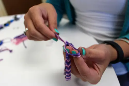 friendship-bracelet-knot-finish