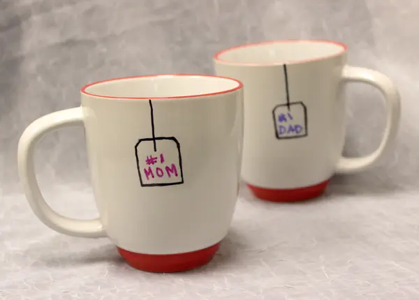 how-to-make-DIY-permanent-marker-mugs-1