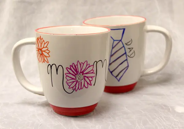 how-to-make-DIY-permanent-marker-mugs-3