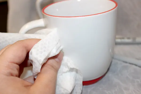 how-to-make-DIY-permanent-marker-mugs-clean