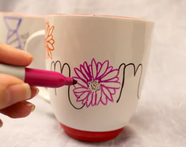 how-to-make-DIY-permanent-marker-mugs-draw