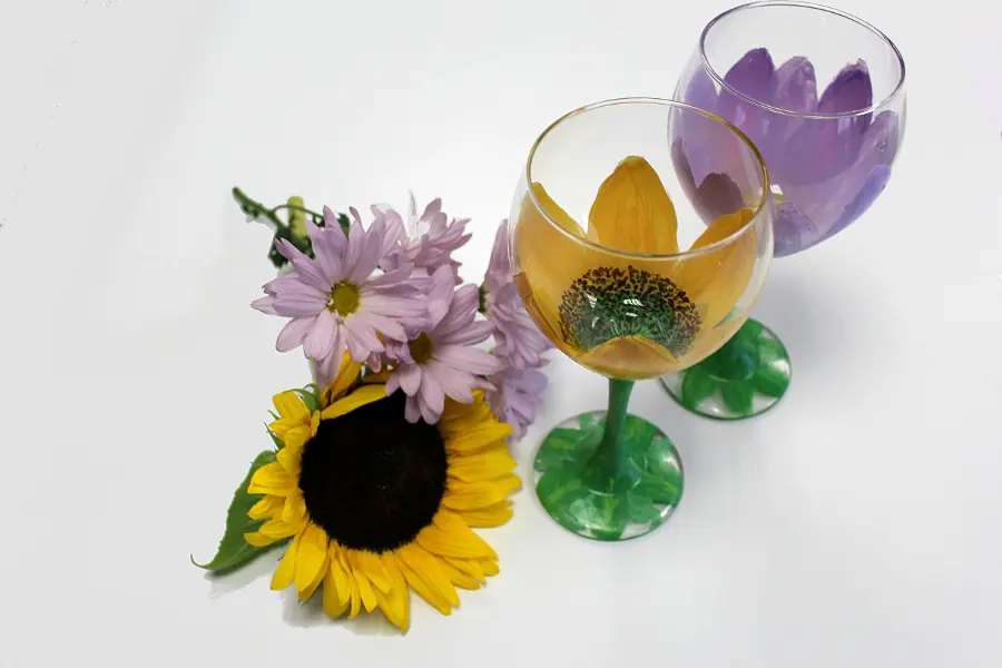hand painted wine glasses with painted wine glasses with flowers