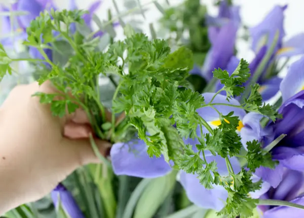 add-fresh-scent-with-flower-herb-bouquet-arrange