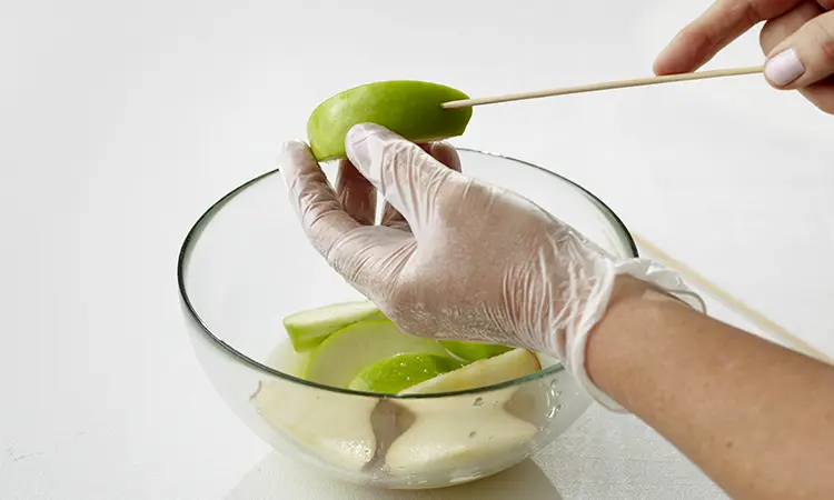 chocolate-covered-apples-skewer