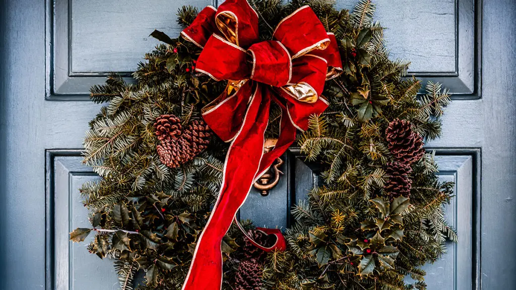 How to Make Your Own Homemade Christmas Wreaths