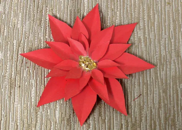 how-to-make-paper-poinsettias