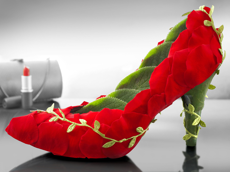 rose-high-heel-arrangement