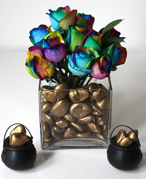 diy-st-patricks-day-decorations-pot-of-gold-centerpiece-with-flowers-vertical
