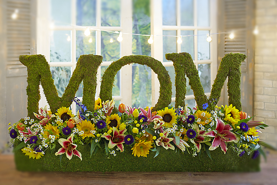 mom-hedge-flowers