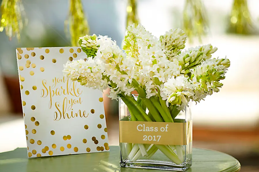 Golden Themed Graduation Decor Ideas