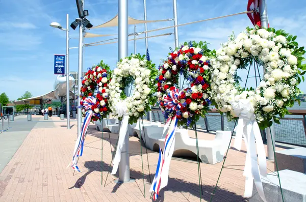 uss-intrepid-memorial-day-ceremony-patriotic-floral-wreath
