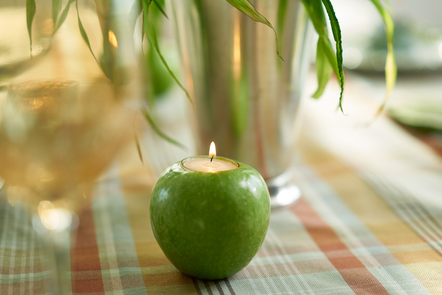 Ideas de centro de mesa de acción de gracias con vela de manzana verde