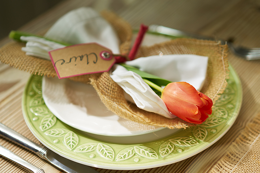 tulip decorations with Burlap and Tulip Napkin Holder 