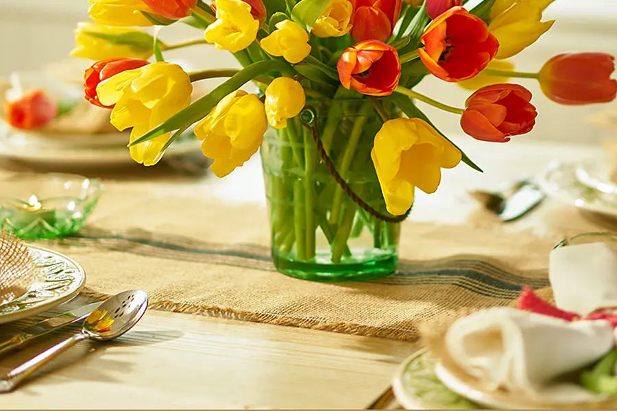 tulip decorations with burlap Table Runner with Tulip Arrangement Centerpiece