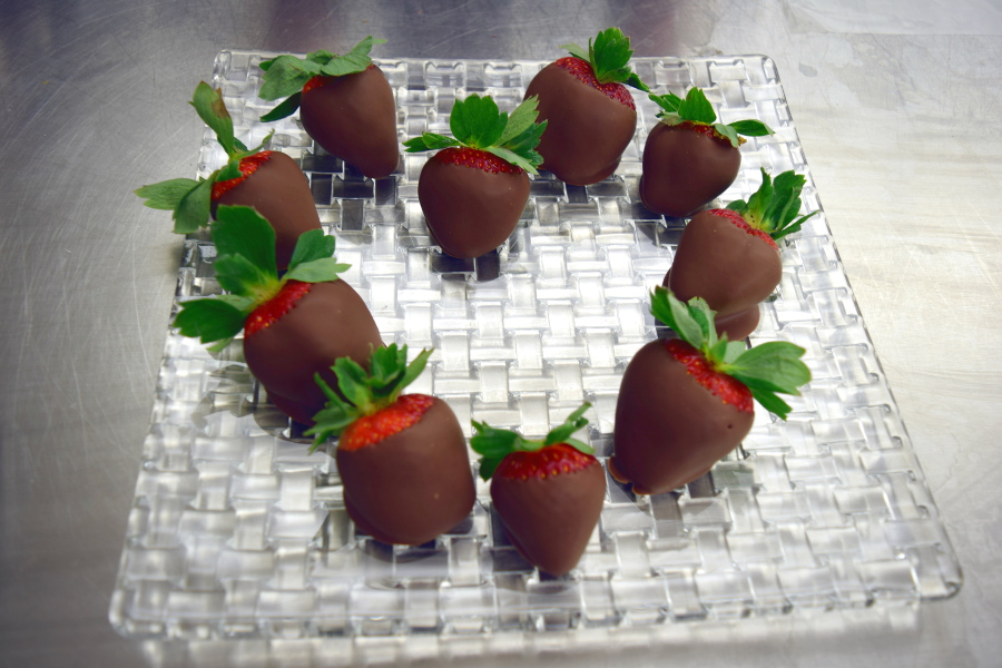 chocolate-covered-strawberries-heart-shaped