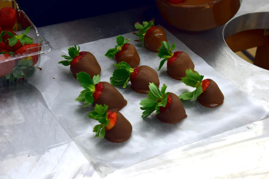 chocolate-dipped-strawberries