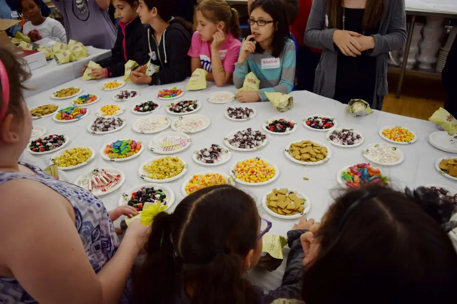 candy-popcorn-decorating