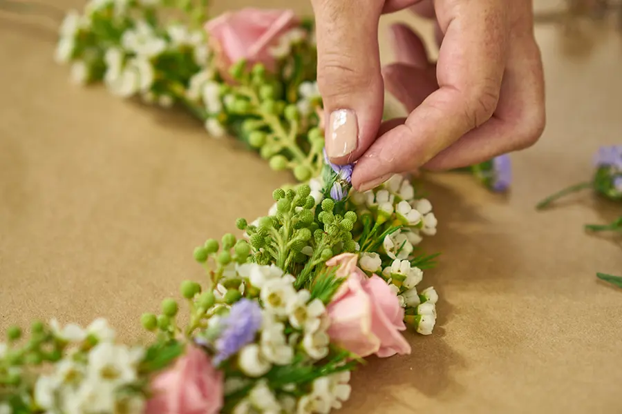 How to Make a Flower Crown – 1800Flowers Petal Talk