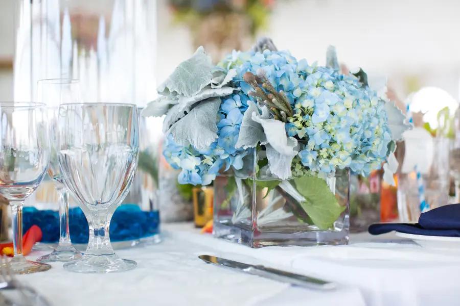 blue-hydrangea-centerpiece