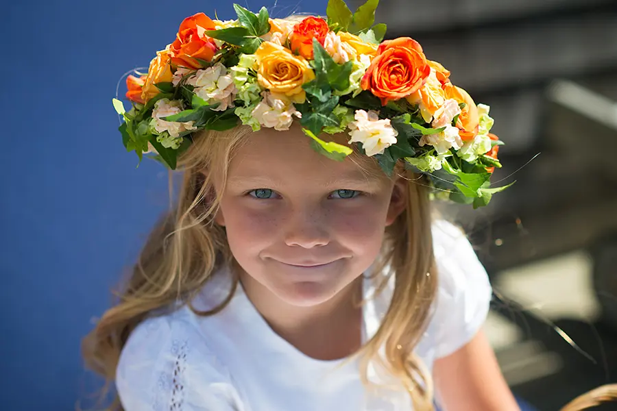 flower-girl-with-flower-crown