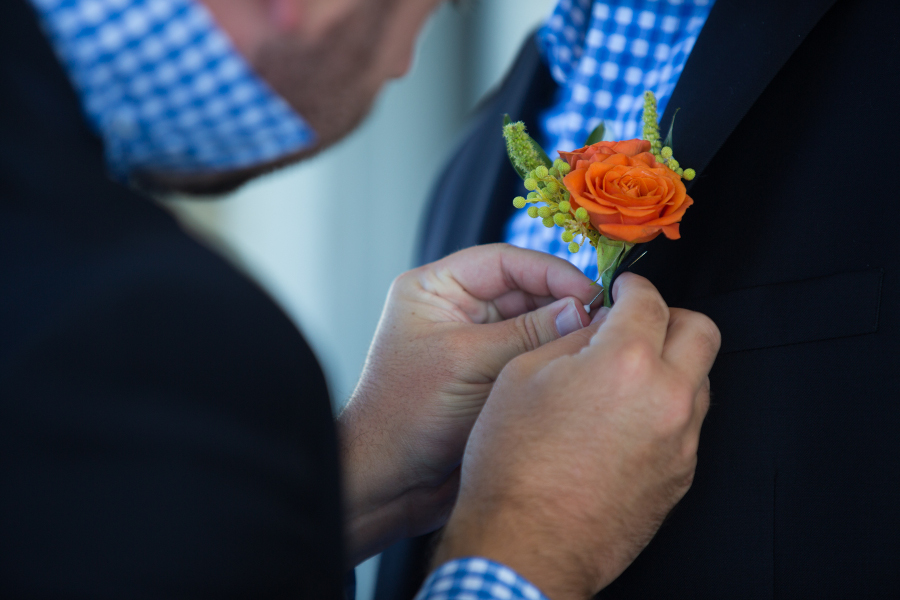 groomsmen-boutonnieres